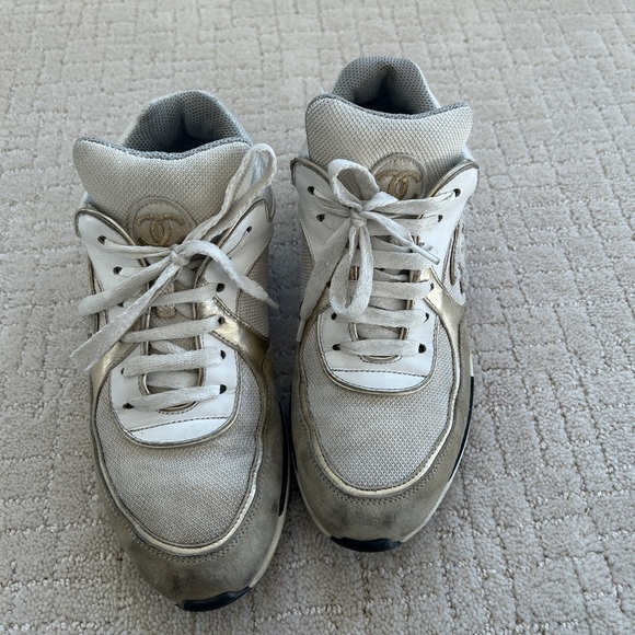 Authentic Chanel sneakers - Picture 2 of 14